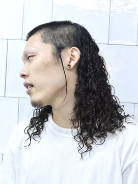 メリケンバーバーショップ コウベ(MERICAN BARBERSHOP KOBE) スパイラルモミアゲブレイズBUZZ