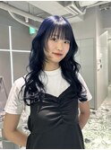 暗めだけど目を惹くブルーカラー◎