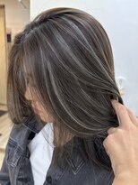 小顔 ネビージュグレージュハイライトカラー◎