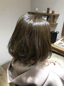 シー 浜松大平台店(She) シルバーアッシュのアゴラインボブ カラー　30代、40代、50代