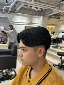 ルースト 京都河原町店(ROOST) 毛流れセンターパート