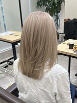 ユウル 横浜(juhl.)&nbsp;ミルクティーベージュブリーチダブルカラーレイヤーカット横浜駅