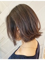 ジーナ セントラル銀座(Zina)&nbsp;外ハネ耳掛けレイヤーボブ／ハイライトハイグレージュ