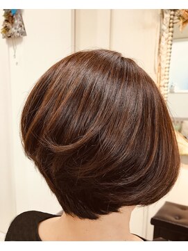 ラスター(Luster) 前下がりショートボブ