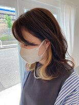 イリス(ilys)&nbsp;さりげないインナーカラーで大人っぽくオシャレに◎