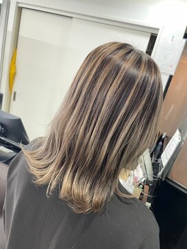 アイズ 本厚木(AIZU) シャドウルーツ ミルクティーベージュ ミルクティーグレージュ