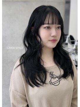 ヒン(HIN) 暗髪と相性バッチリ♪ふんわりレイヤースタイル！