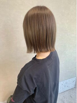 フンヌフンヌ セカンド インパクト(funnufunnu 2nd IMPACT) オリーブべージュで透明感たっぷり【北戸田】