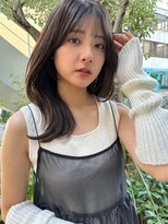 アイヴィー(IVY)&nbsp;フェイスレイヤーくびれヘア グレージュカラー【肥田亜沙美】