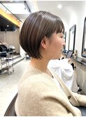 ショートボブ×オリーブベージュ