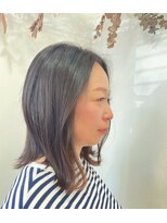 リリー LILY ヘアー メイク HAIR アンド & MAKE&nbsp;大人センターパートナチュラル小顔レイヤーカット暗髪ブラウン