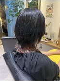 ちら見せインナーカラーでくびれスタイル