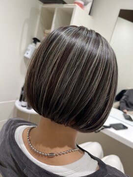 プラスエリマ 四日市(Plus Elima) コントラスト白髪ぼかしハイライト