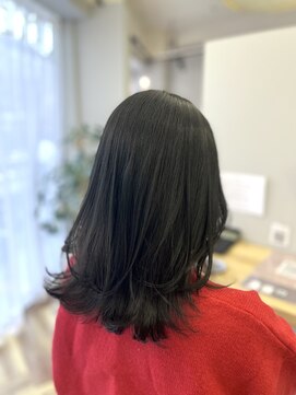 リジー(Litzy) アディクシーで透明感あるブルーブラックに♪《木寺》