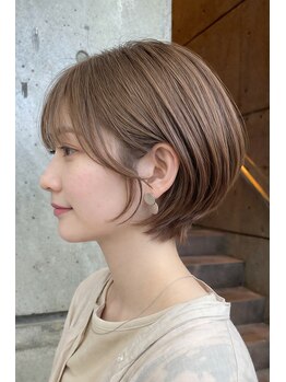デュースヘア(DEUCE HAIR)の写真/《暗くなりすぎるのが嫌な方に◎》明るめのグレイカラーで大人の上品さを演出＊白髪ぼかしハイライトも◎