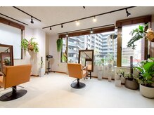 ヘイハッピー ヘアーラウンジ(HEY HAPPY hair lounge)の雰囲気(広い窓で圧迫感のない空間ゆっくりお過ごしいただけます(^^))
