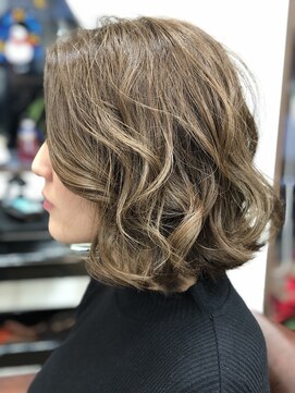 リリー ヘアーアンドビューティー(Lily) ミルクティーベージュハイライトボブ