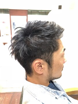 トゥッカ タロ(Tukka talo) 刈り上げアップバング