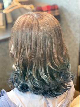 プライベートサロン ココチ(private salon cocochi) ハイライトブルー系カラー×ミディアムウルフ