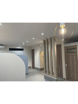 【久留米/上津】1歩踏み入れただけでわかる、温かく落ち着いた店内が魅力♪あなただけの特別な美容時間を。