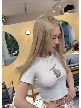 スタン 渋谷(Stam) ナチュラルブロンドミディアムレイヤー冬カラー透明感ブリーチ