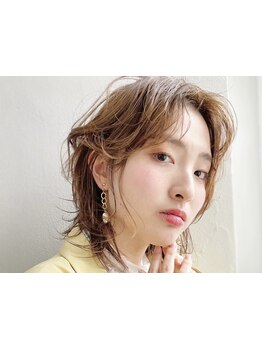 女性らしい柔らかい質感のゆるいカール♪髪の傷みが気になる方にも◎ダメージレスで理想のウェーブを実現