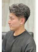 黒髪メンズツーブロックワイルドスパイラル流しパーマ