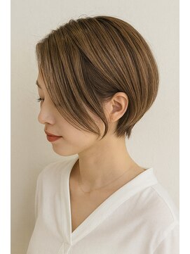 ショートレイヤー　ハイライト　ブリーチ　白髪ぼかし