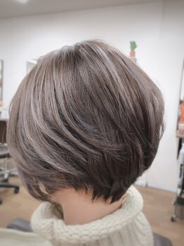 トリント 蘇我(TRINT)の写真/忙しい毎日に、再現性の高いショートを。白髪ぼかしハイライトで伸びてもキレイが続く。[千葉/蘇我]