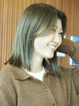 オリーブベージュ/イルミナカラー/beautrium鎌倉小町　大冨ハナ