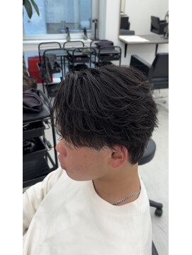 ステージ(STAGE) 軽めセンターパート 本厚木美容室 フェザーショート