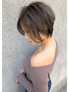 トルネード(TORNADO) ハイライトレイヤー前下がりくびれショート