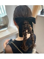 ミラ(Mila)&nbsp;ポニーツインアレンジ♪ベロアリボン♪