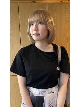 カフネ ジュントス ヨロ(Cafune' juntos YOLO) ブリーチ/ベージュ/ボブ