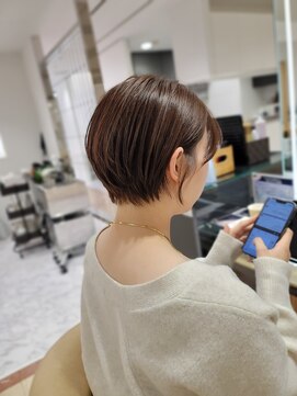 e.m.a プレミアムビューティーサロン 栄駅店(e.m.a PREMIUM BEAUTY SALON) 大人ショート/丸みショート