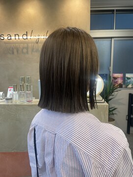 サンド 鹿児島中央(sand) @ayumi_sand ぷつっとボブ　切りっぱなしボブ　ベージュ