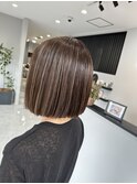 切りっぱなしボブ/ハイライトカラー