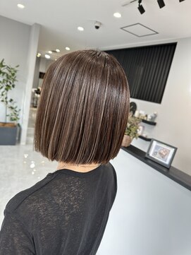 ウィロー(will/ow) 切りっぱなしボブ/ハイライトカラー