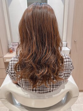 コーエン(cowen) 美髪フェミニンロング小顔ゆるふわカール短め前髪ベージュ40代