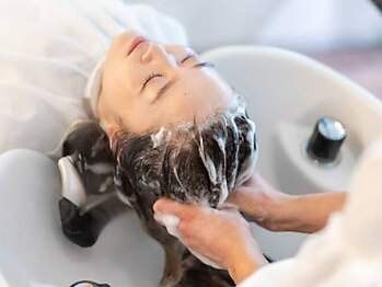 アリア(ALIA)の写真/美しい髪はまず頭皮から！毛先まで潤いのある美しい状態に◎毎日頑張るあなたへ気分も休まるご褒美スパ。