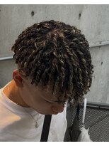 イーラ アメ村店(era)&nbsp;コイルカーリー　ツイストスパイラル眉カットメンズパーマ