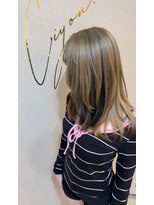 シヨン(ciyon.) 透明感ミルクティーベージュ☆大人可愛い艶髪ストレートロング