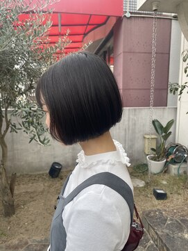 ロゴライフアットガーデン(logo life at garden) 首元がすっきり見える コンパクトな王道ミニボブ