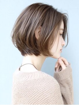 ルーファス 恵比寿 渋谷(Ruufus) 【40代50代60代】外ハネショートボブ/前髪なし/白髪ぼかし