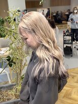 テラバイルヴェール 各務原(TERRA by LeVert)&nbsp;ホワイトシルバーエンドカラーケアブリーチダブルカラー