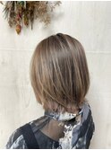くびれ巻き20代30代おすすめレイヤーカット×グレージュカラー