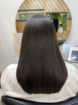 エヌ 北千住(N) 赤みを抑えたオリーブカラー