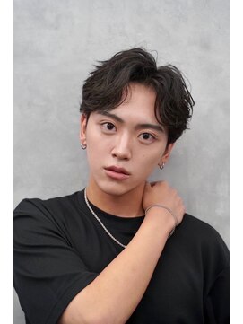 クロムトウキョウ ザ バーバー 新宿本店(CHROM TOKYO the Barber) ゆるめパーマセンターパート