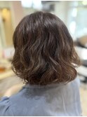 柔らかブラウン×ゆるウェーブボブ