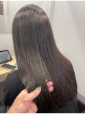 グレージュロング × 透明感と艶のある大人の魅力